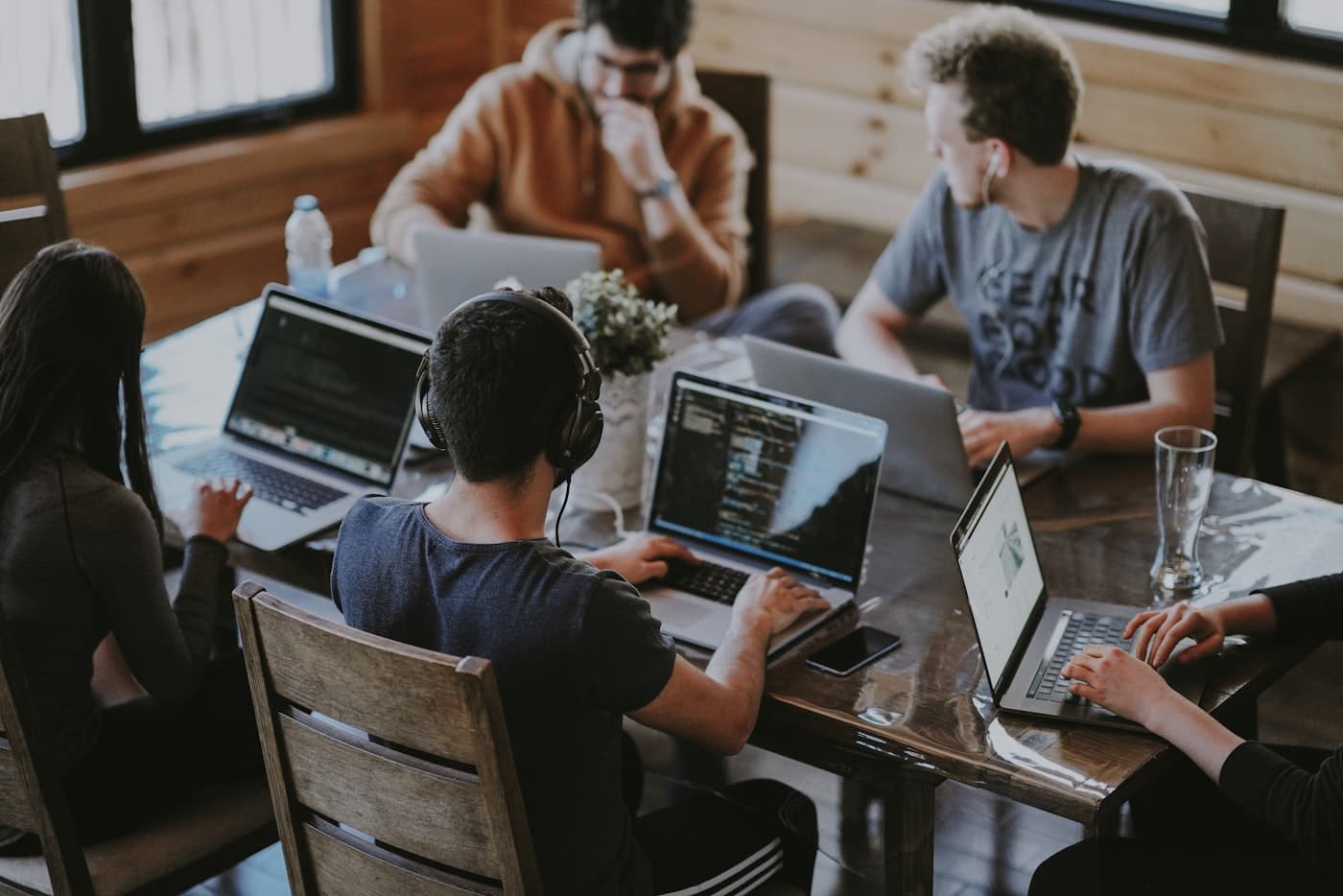 Equipo de Soporte Austral colaborando en servicios TI para empresas del sur de Chile